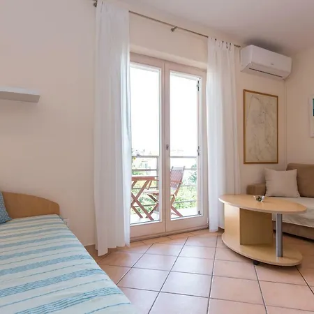 Apartments Marta Krk Town Extérieur photo